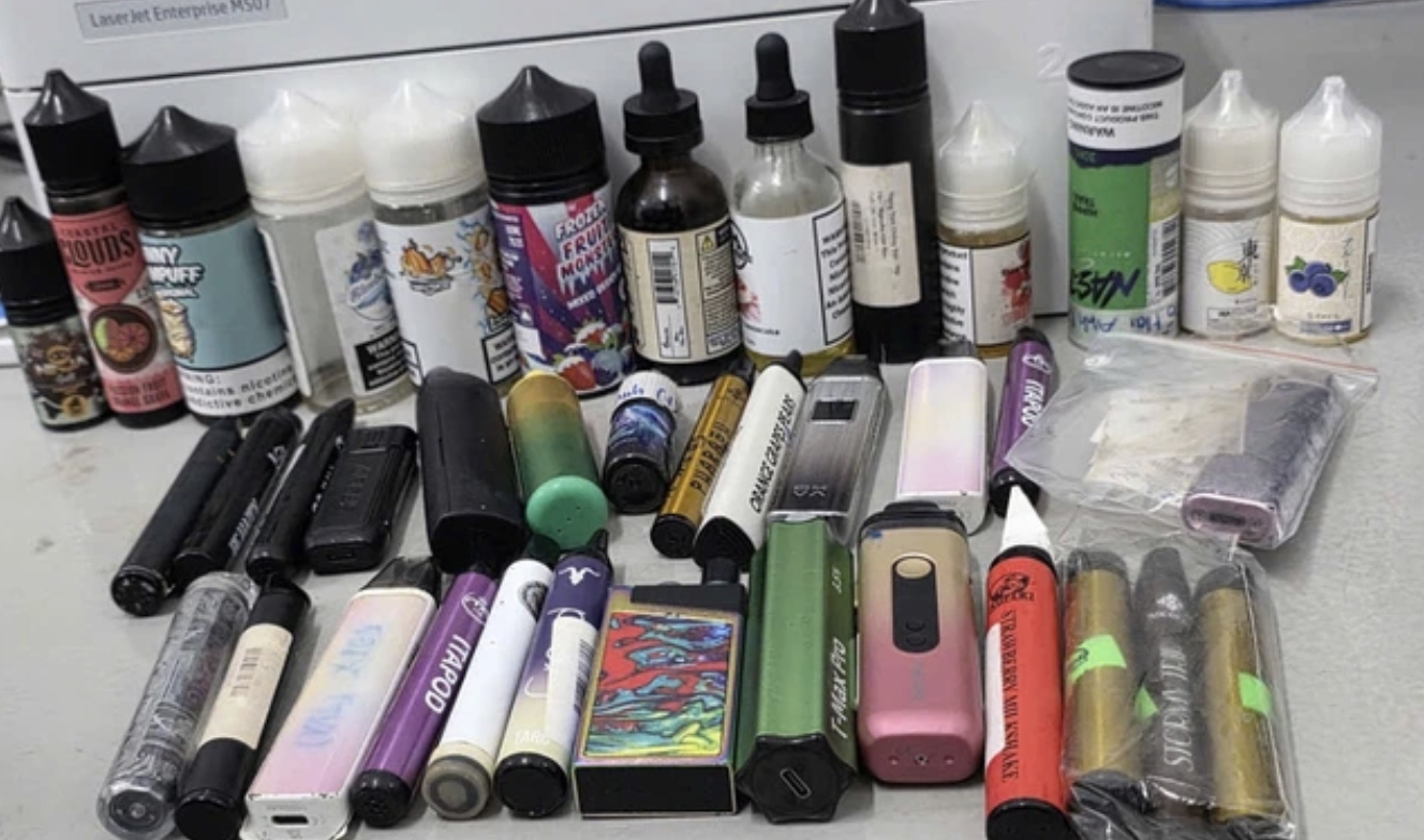 Mỗi hơi vape hít vào: “Hỗn hợp hóa chất độc” âm thầm tấn công não bộ và tim mạch